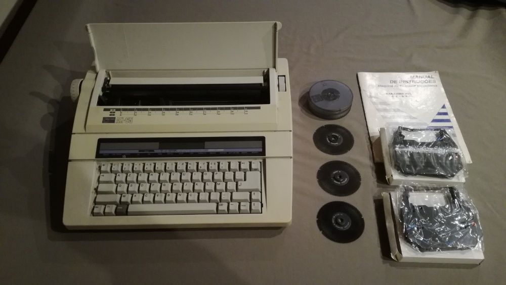 Máquina de escrever eletrónica