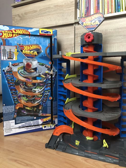 Hot Wheels mega garage