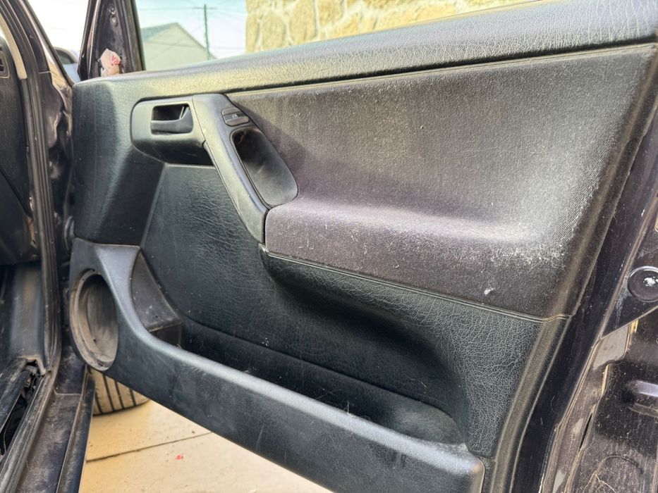 Bancos e quartelas das portas Golf 3 (5 portas)