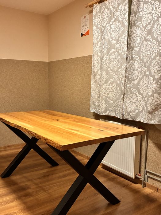 Stół z litego drewna, jesion, nieregularne krawędzie,do jadalni, biura