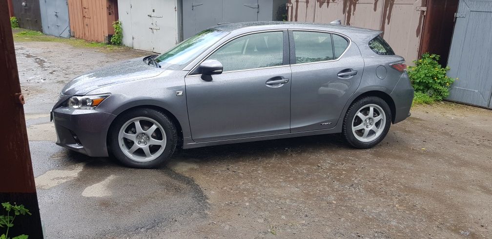 Lexus ct200h hybrid