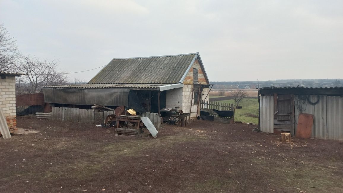 Гарний  будинок в центрі села
