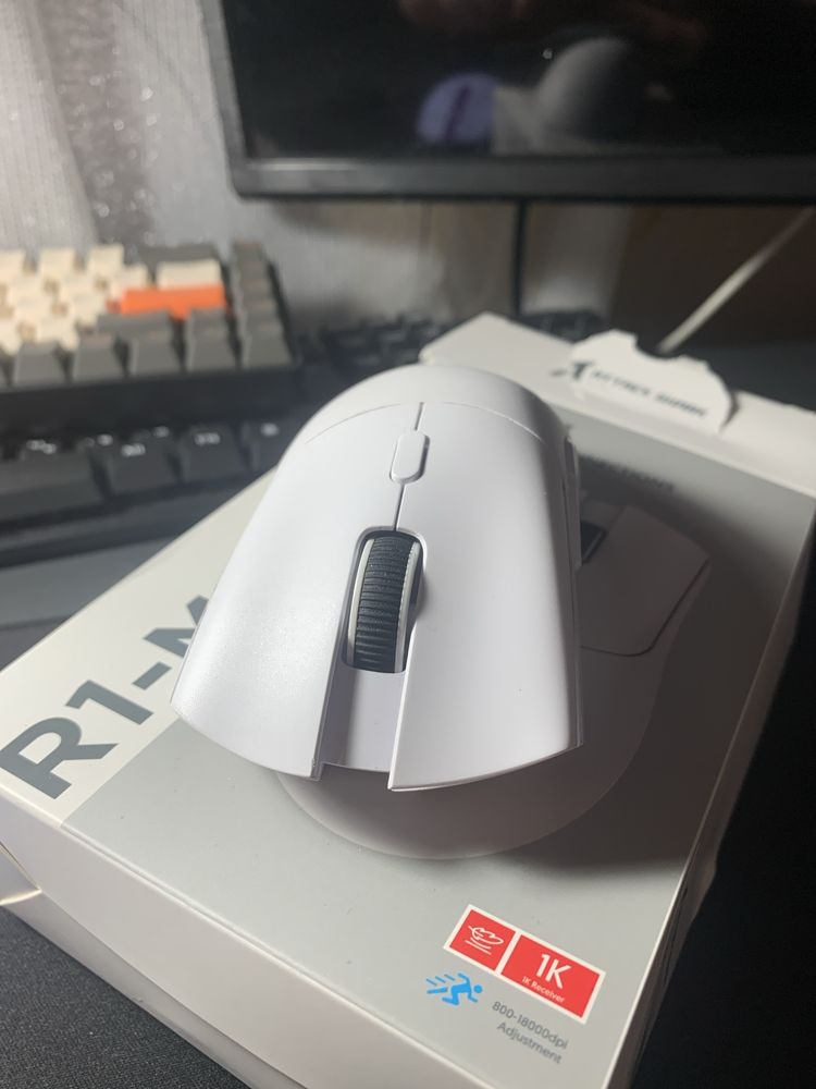 Продам мишку attack shark r1,идеал