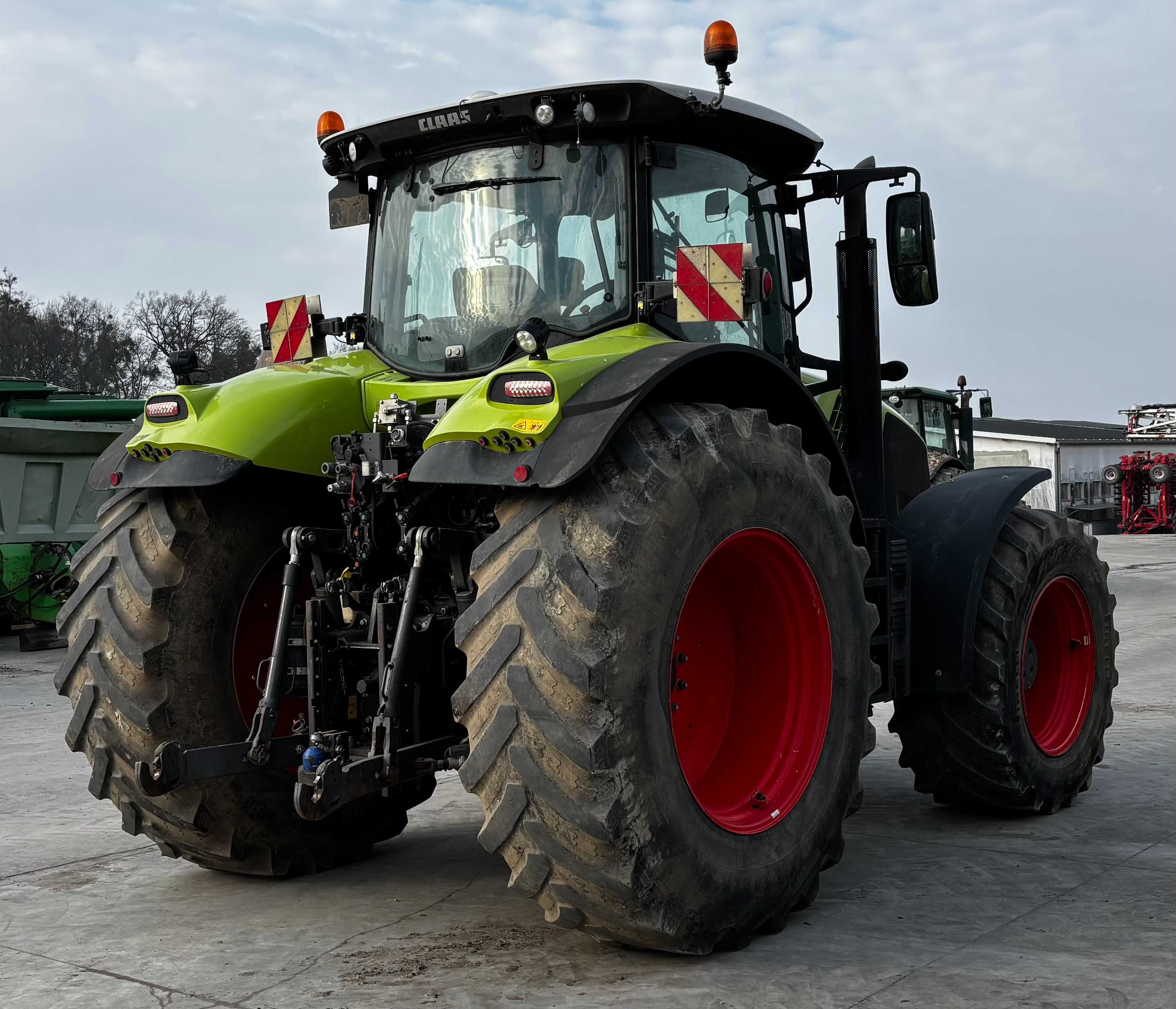 ciągnik Claas AXION 870