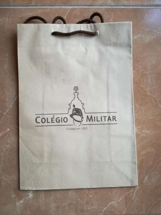 Saco em papel craft com logotipo Colégio Militar