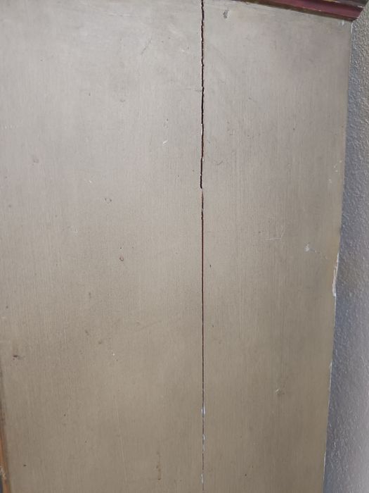 Estante de madeira pintada à mão