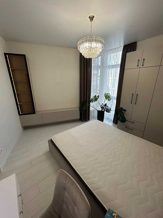 Продам. Квартиру в 61 жемчужине на Краснова. Средний этаж.