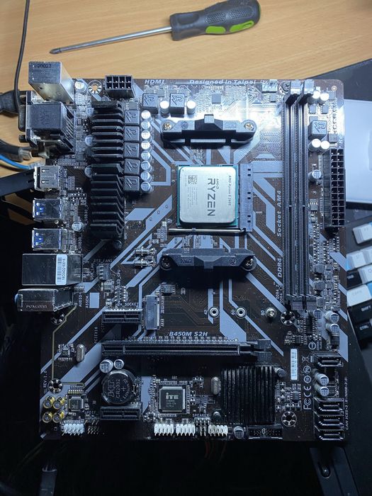 Комплект Gigabyte B450M S2H + AMD ryzen 5 2600