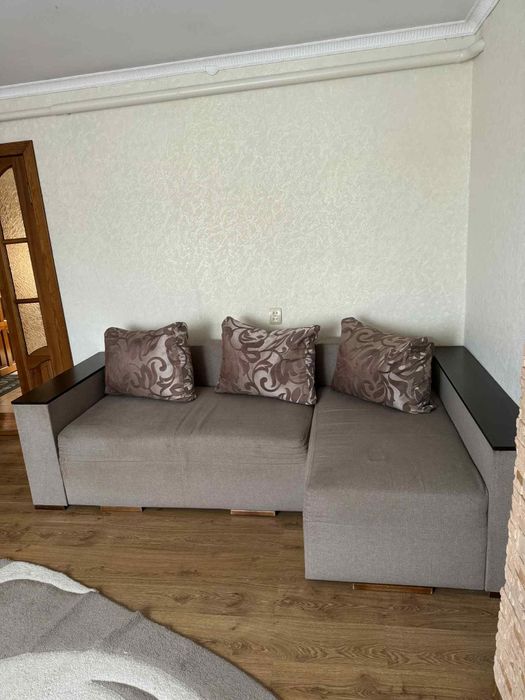 Диван у хорошому стані