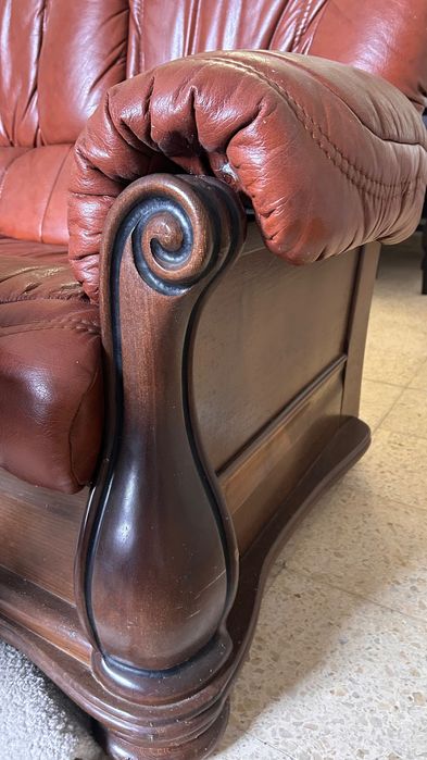 Conjunto de sofás em Pele