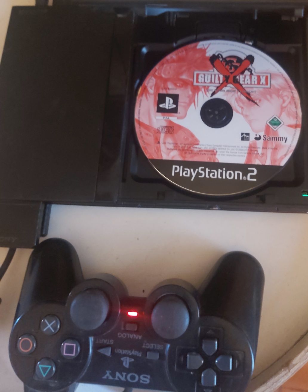Ps2 com jogos comando cartão de memória pistola e comandos buzz.