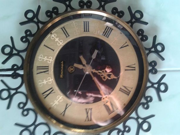 Предлагаю к продаже большие , красивые , настеные часы