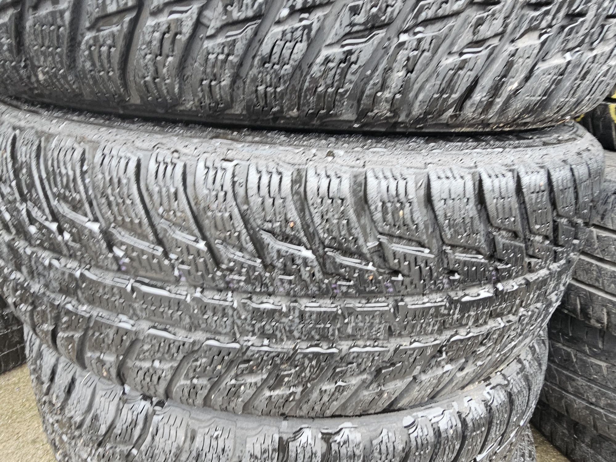 Opony zimowe 215/65/17 Nokian WR D3