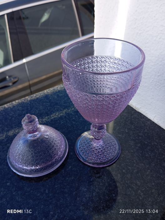 Bomboneira ou biscoiteira vidro lilás