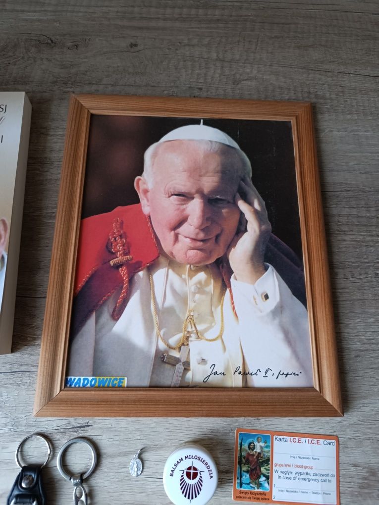 Dewocjonalia Jan Paweł II św Krzysztof medaliki krzyżyk różańce balsam