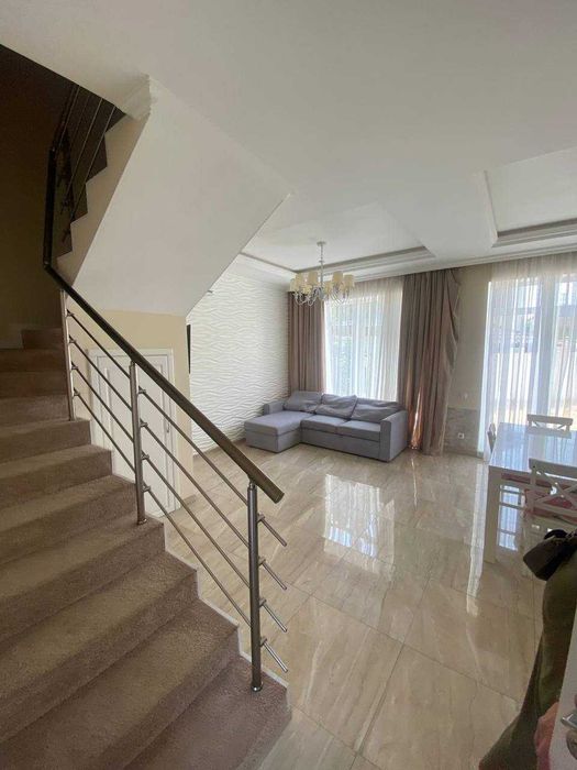 будинок  з зоною відпочинку та місцем двух авто по ціні квартири!!!