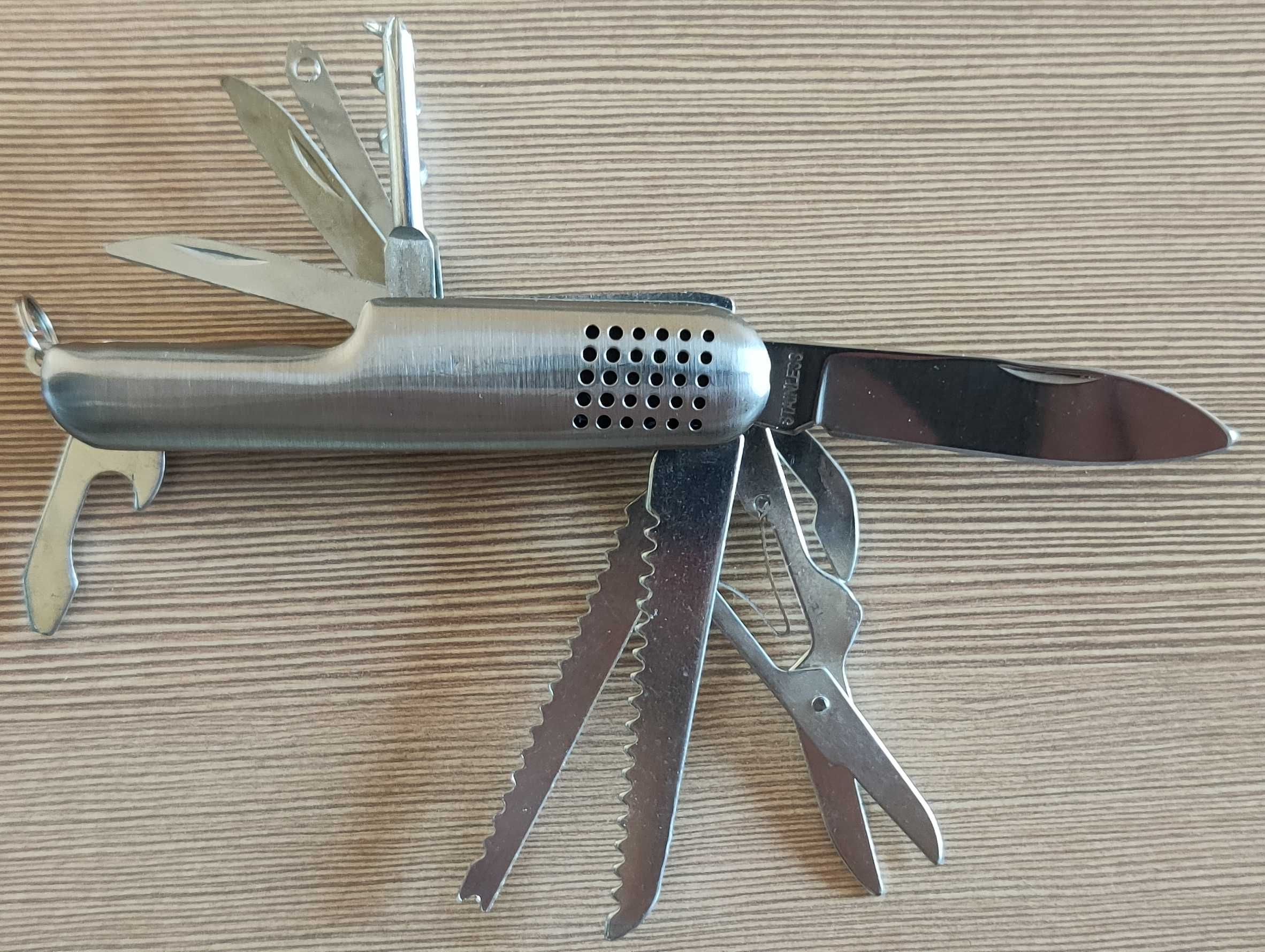 Multitool scyzoryk 12w1 TURYSTYCZNY SURVIVALOWY kempingowy