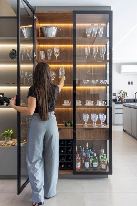 Armários e móveis com portas reflecta