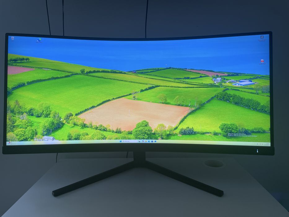 Monitor zakrzywiany