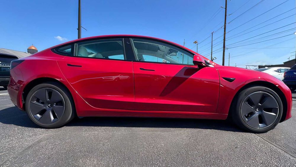 Tesla Model 3      2023