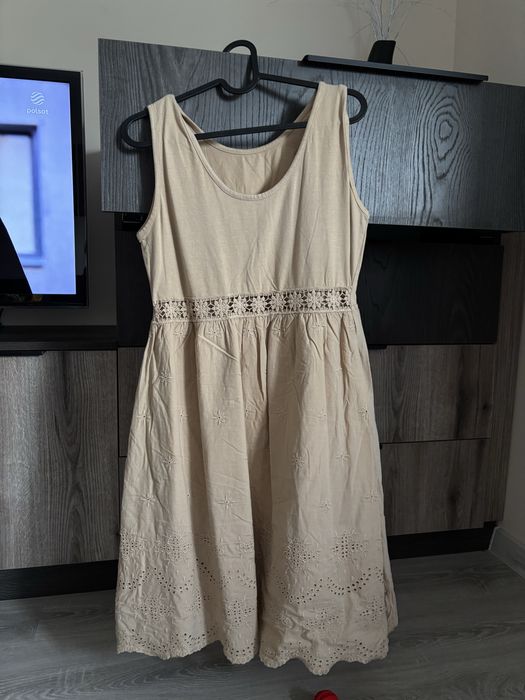Letnia sukienka beżowa