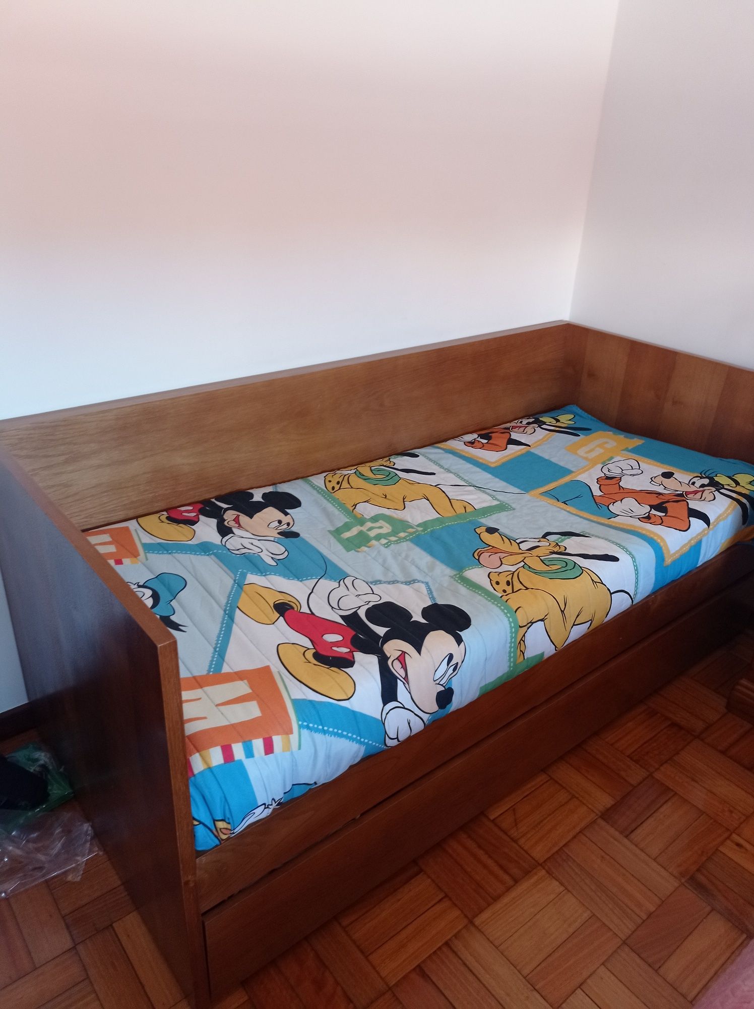 Cama solteiro com gavetão