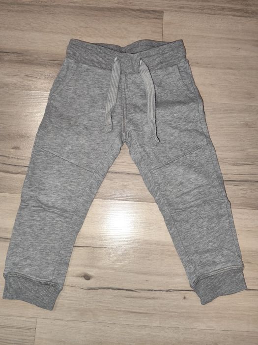 Zestaw spodni dresowych 86 92