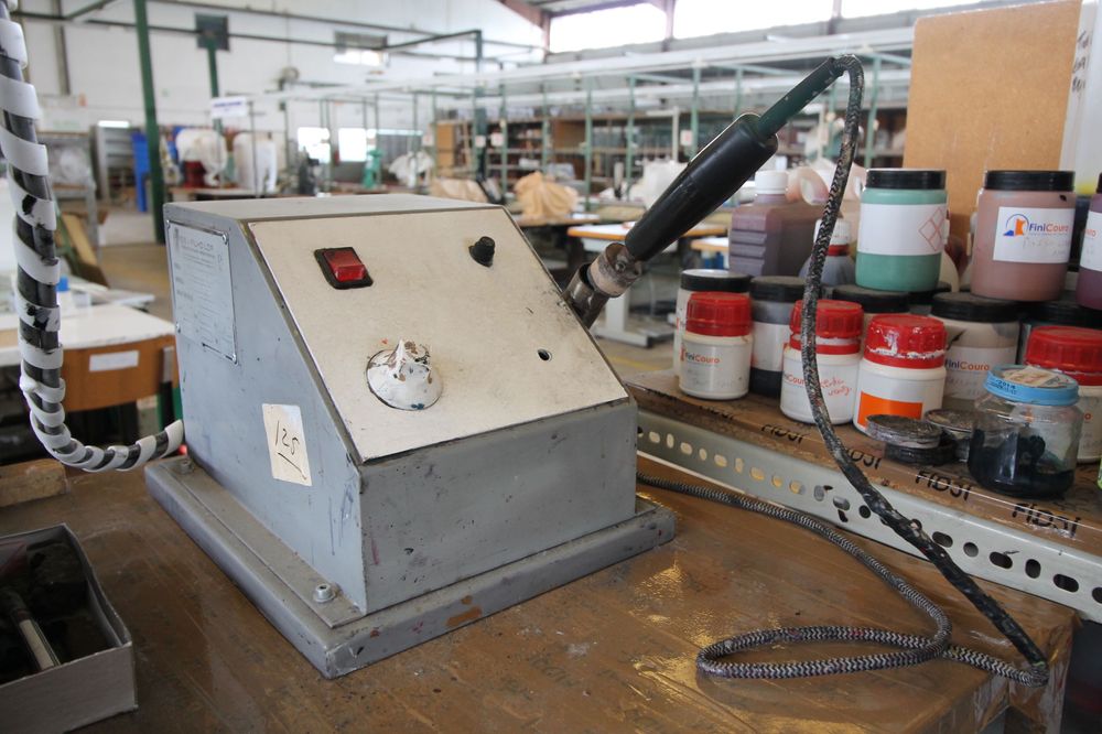 Máquina com ferros de passar
