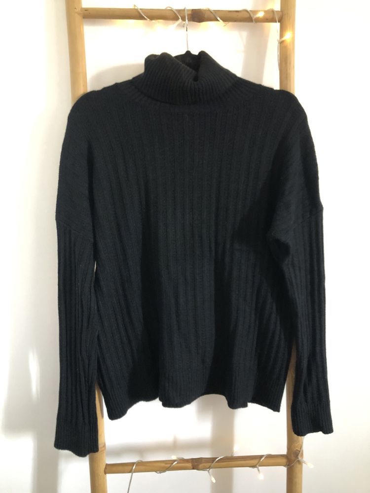 Camisola de malha canelada gola alta