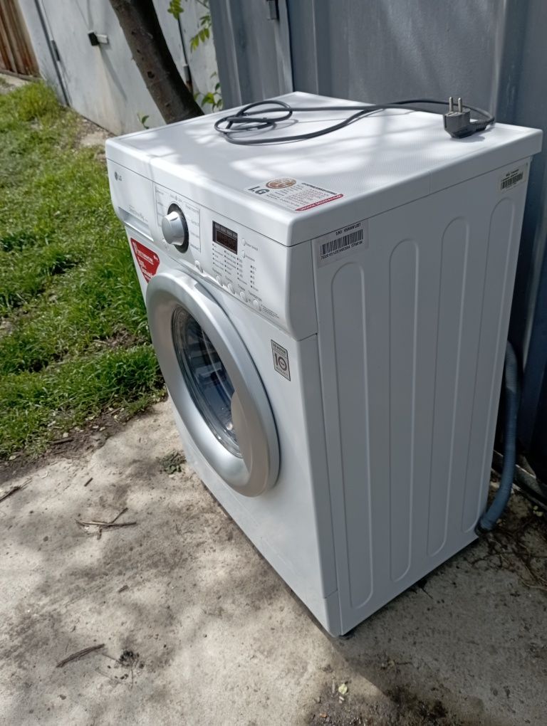 Продам пральну машинку LG