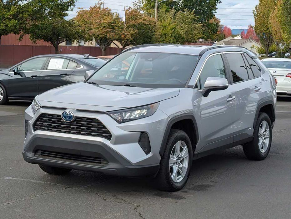 Toyota RAV4 Hybrid LE      2019
