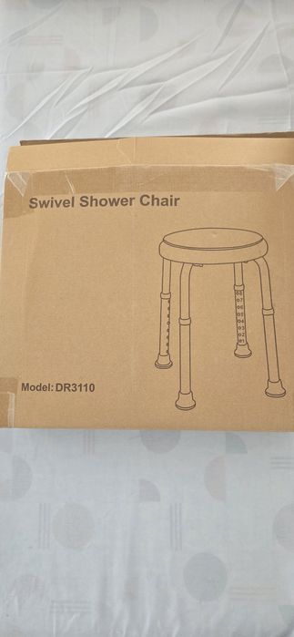 Banco de banho ajustável em altura com assento giratório e pernas com