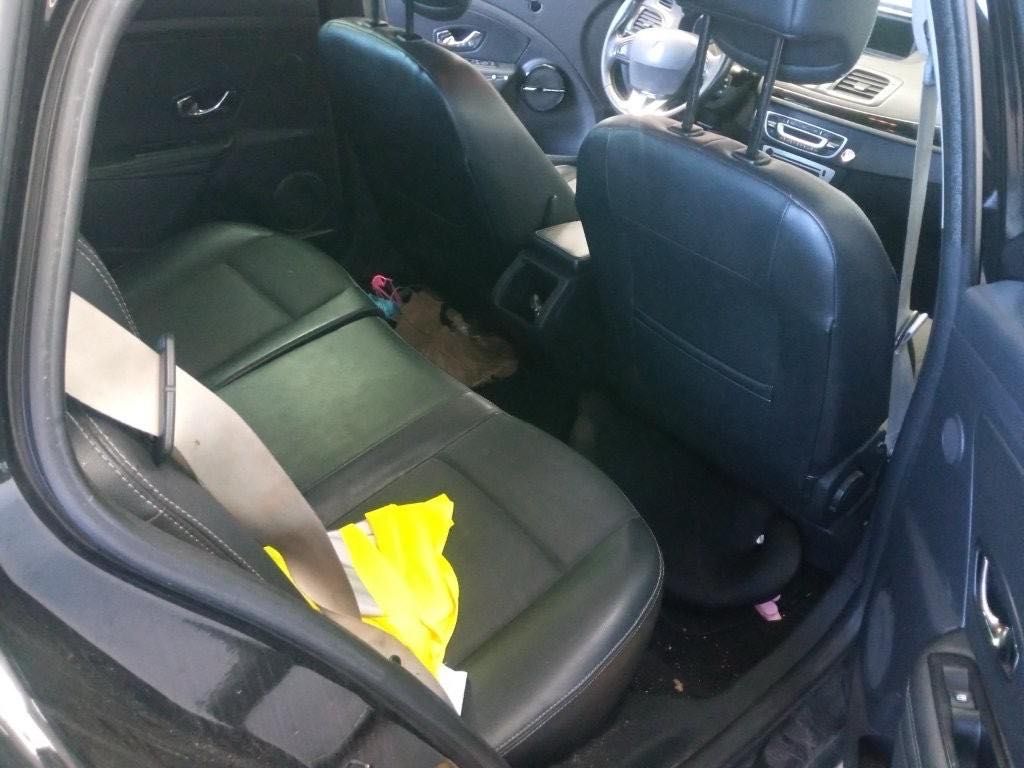 Vendo carrinha acidentada traseira