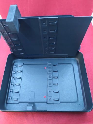 zestaw kasetka na klucze (klucz) amazonbasic czarna schludna i tagi