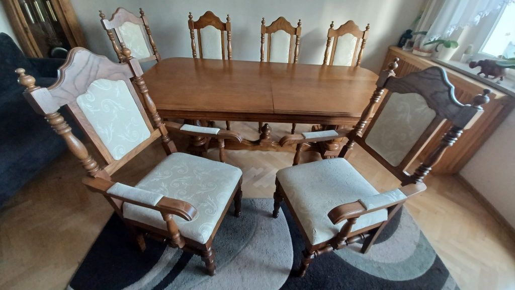 Stół dębowy rozkładany i 8 krzeseł