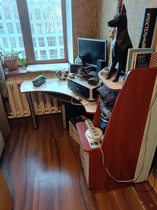 Комп'ютерний угловий стіл