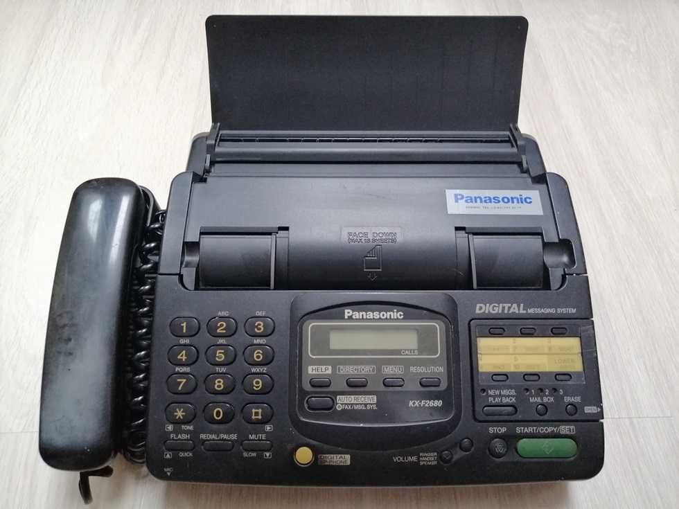 Telefon Panasonic Telefax KX-F2680 z automatyczną sekretarką.