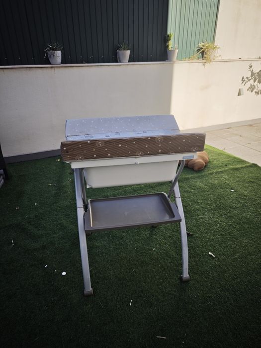 Muda fraldas com banheira