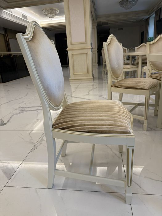 Стільці Випрбництво Італія