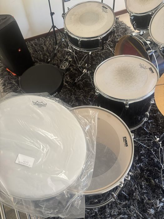 Bateria Tama Imperialstar 22” 6pcs - HBK + Peças Extras + Abafadores