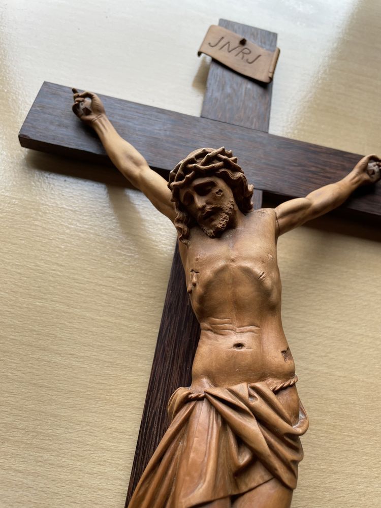 Crucifixo em madeira e Cristo barro