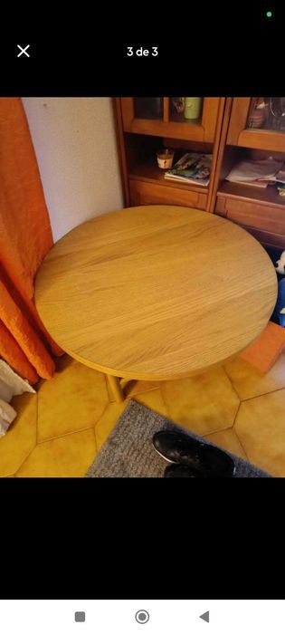 Mesa de sala, cor castanho claro, pouco usada, resistente