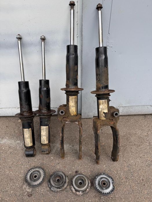 Продам орегинальные стойки тоуарег