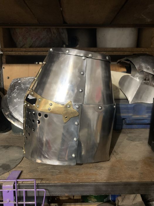 Топхельм полірований з латунним хрестом