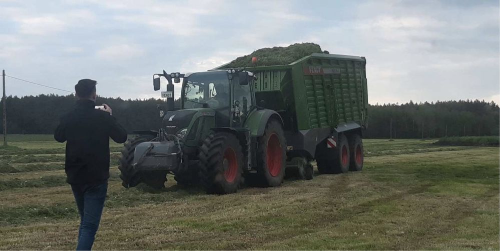 Zbiór trawy rozrzucanie obornika itp.