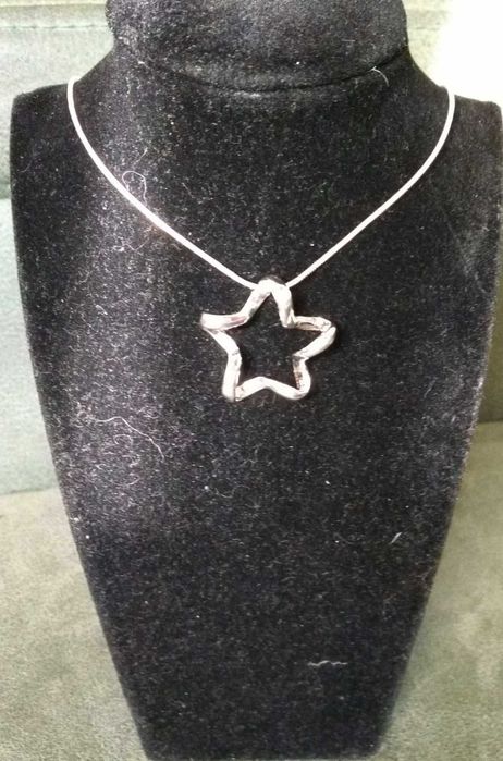 Colar Aço Prateado c/ Pendente Estrela NOVO