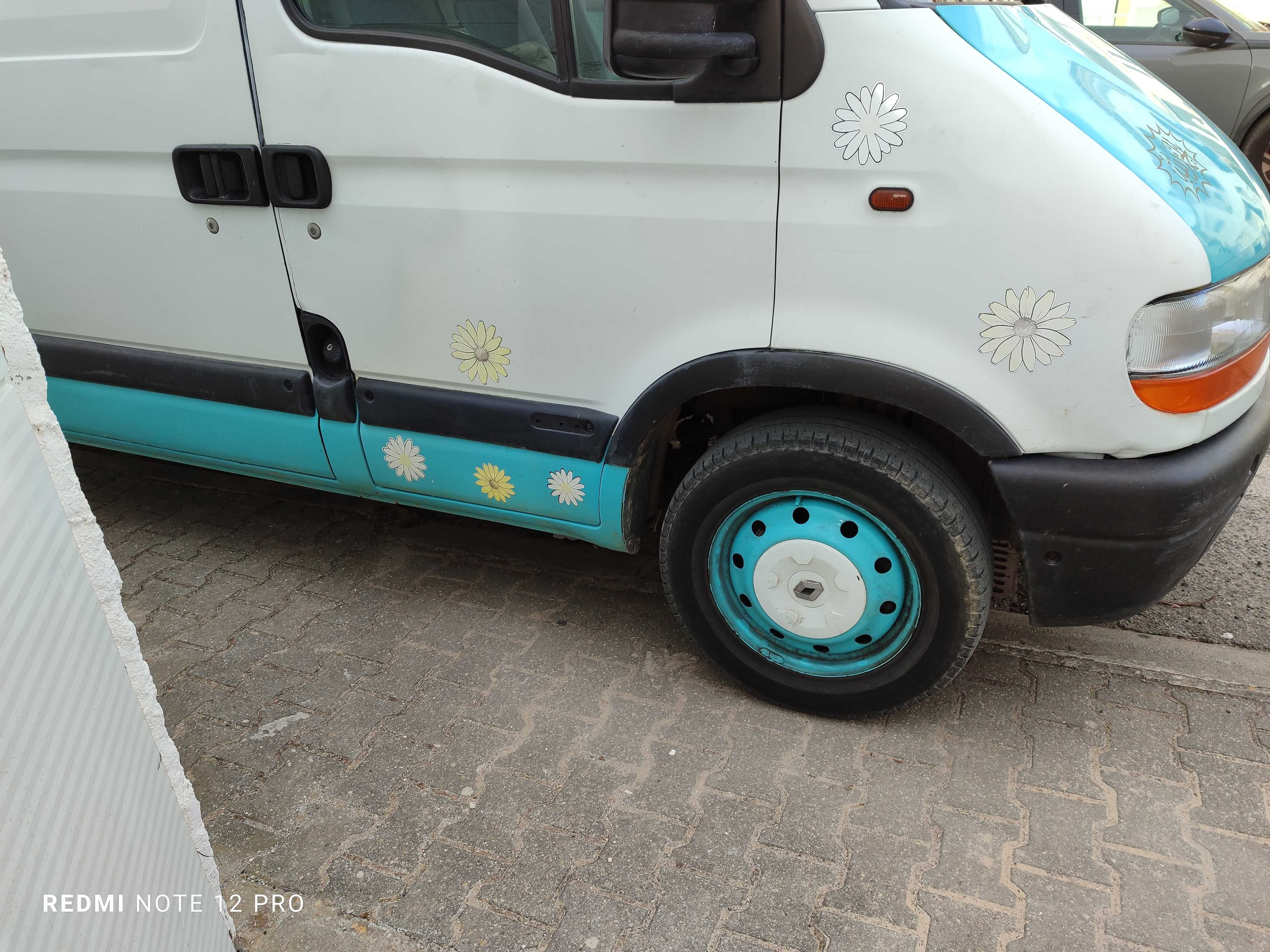 Renault Master em bom estado.