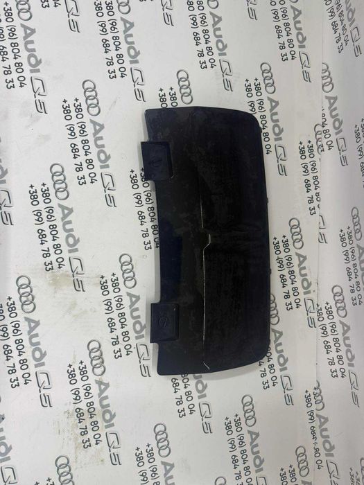 Заглушка фаркопа губи заднього бампера Audi Ауди Кью 5 Q5 8R 2008-2019