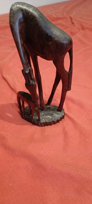 Estátua de madeira de Girafa