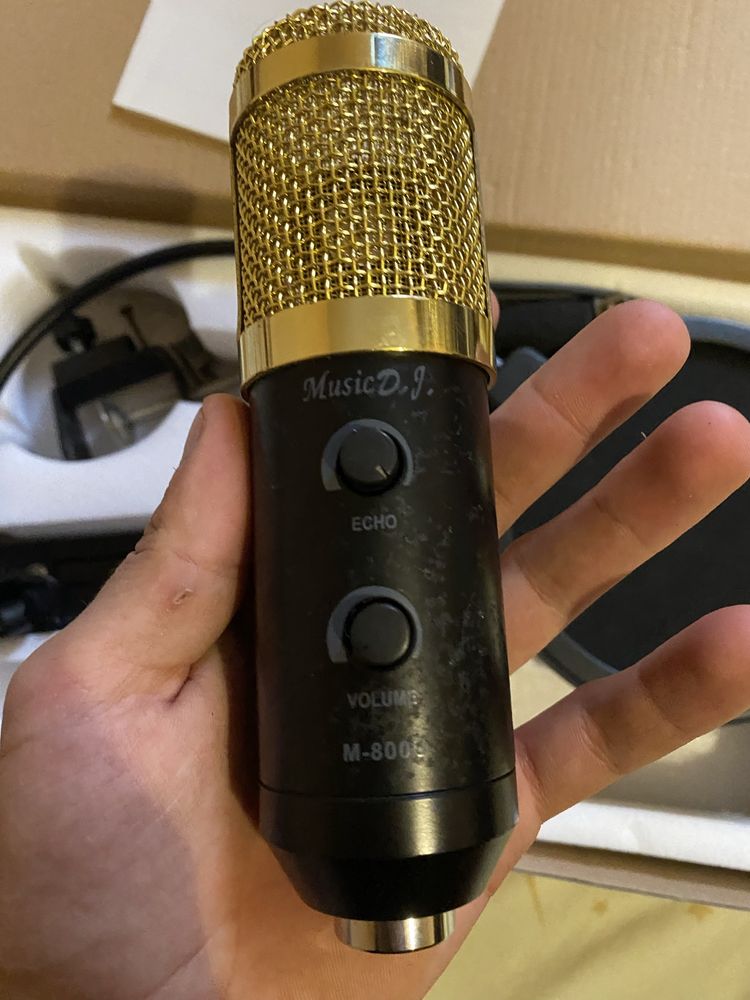 Продам мікрофон M-800U